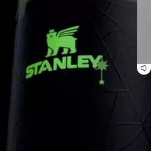 STANLEY HALLOWEEN GLOW IN THE DARK 40 OZ NEW IN BOX